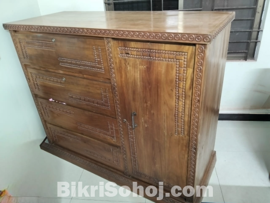 কাঠের ওয়াড্রব